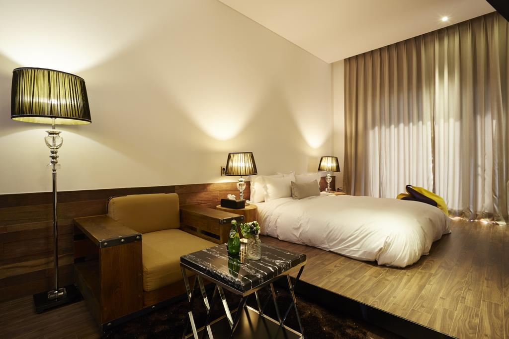 Chungbuk Inno City Namoo Hotel Eumseong Zimmer foto